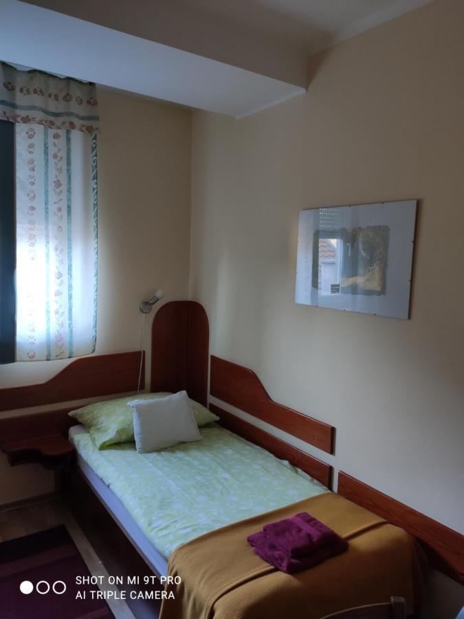 Szent Gyoergy Fogado Hotel เปตช์ ภายนอก รูปภาพ